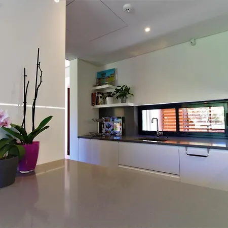 בית נופש L'orangerie Garden By Sapvillas וילהמורה